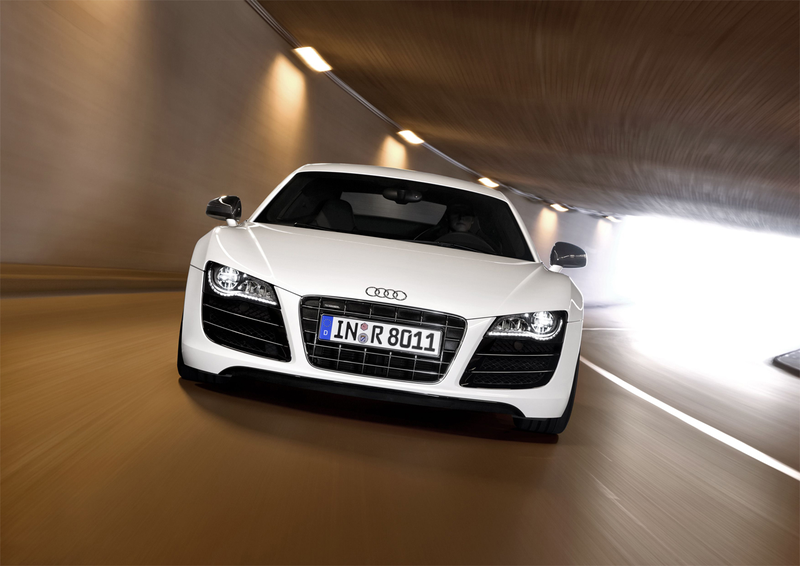 Illustration for article titled 2010 Audi R8 5.2 V10 Proves Ten Sounds Better Than Eight